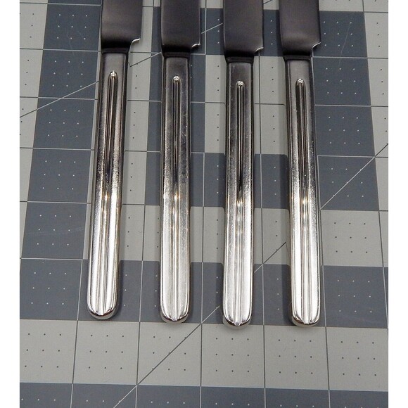 Retroneu INFINITE Stainless Dinner Knives Serrated 18/8 Korea Glossy Flatware 4P - Picture 2 of 9